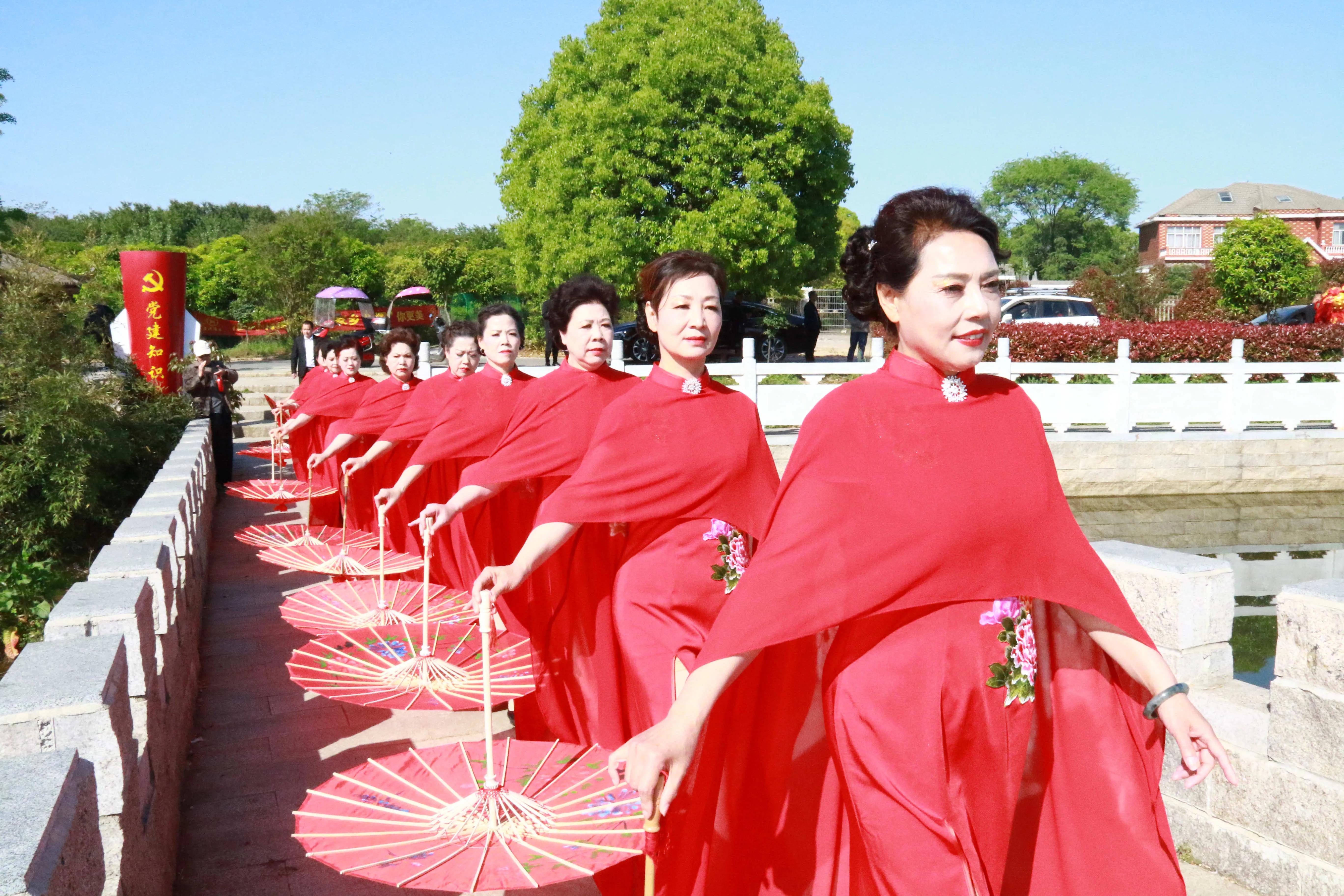 潢川县形式多样的群众文艺踩街活动助力茶节唱响城乡