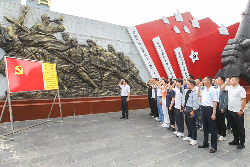 县政府办开展“缅怀光辉历史•传承红色基因”庆“七一”党建活动