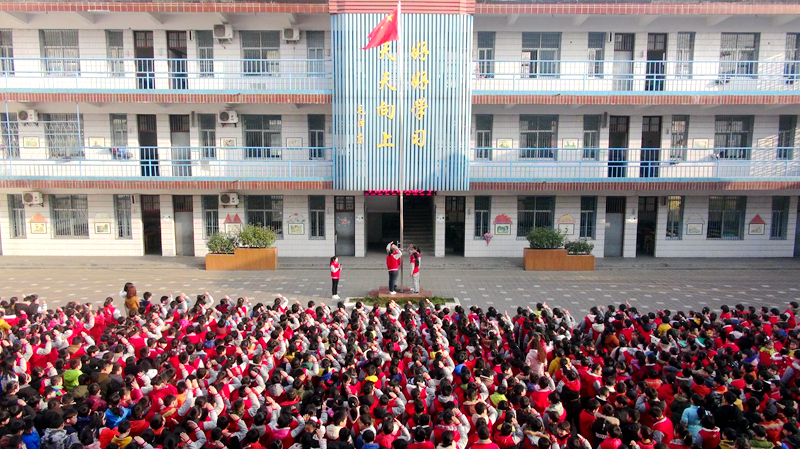 学雷锋升旗仪式 (1).JPG