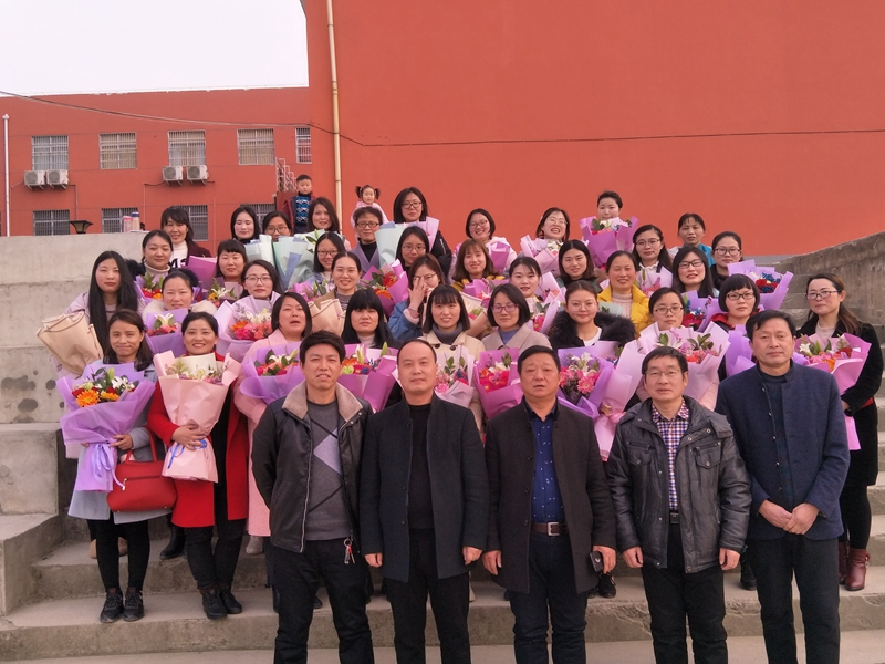 仁和中学成功举办“春暖半边天，爱在丽仁中” 三八节庆祝活动1.jpg