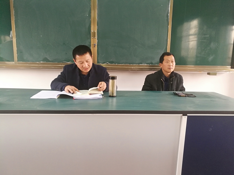 黄湖小学认真贯彻落实教体局专题会议精神1.jpg