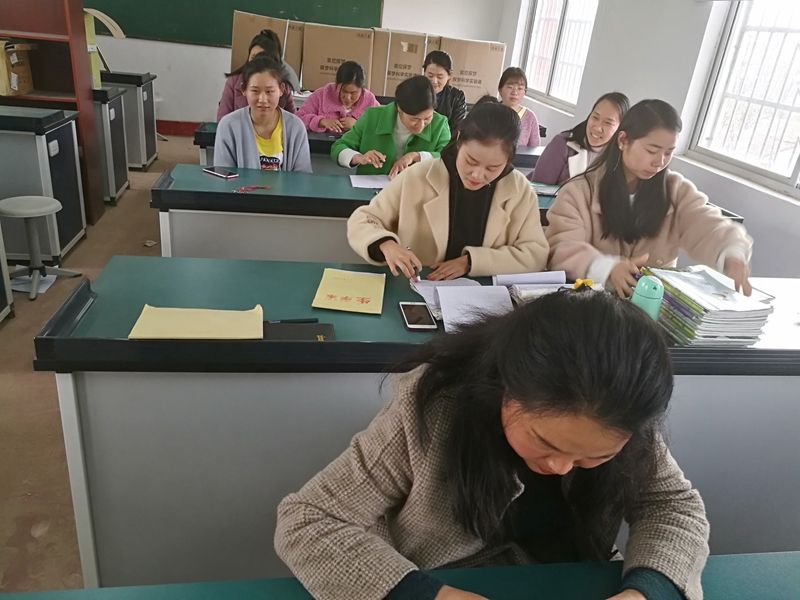 黄湖小学认真贯彻落实教体局专题会议精神3.jpg