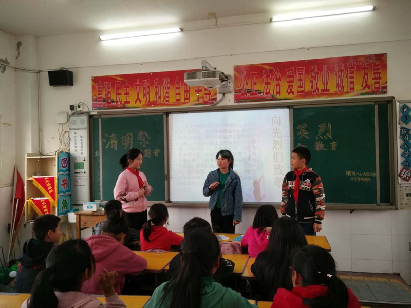 潢川一小学开展“缅怀革命先烈，弘扬英雄主义”清明节系列活动7.jpg