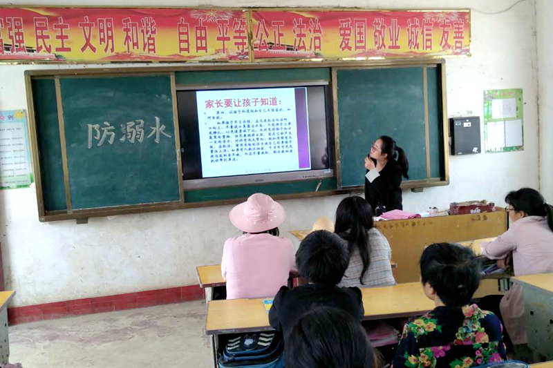 黄湖小学召开“防溺水”专题家长会3.jpg