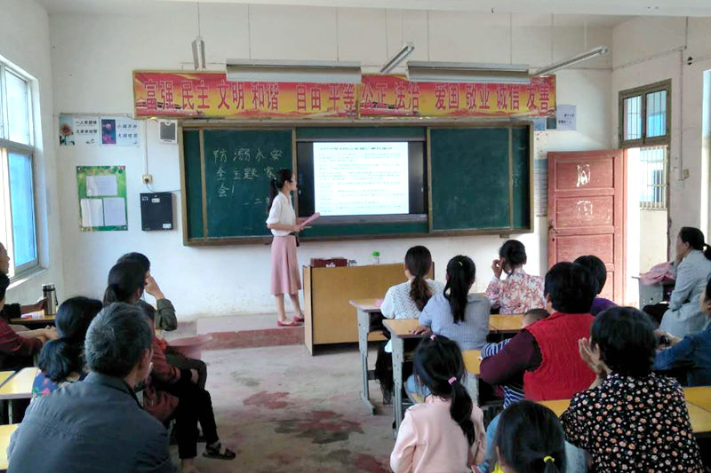 黄湖小学召开“防溺水”专题家长会5.jpg