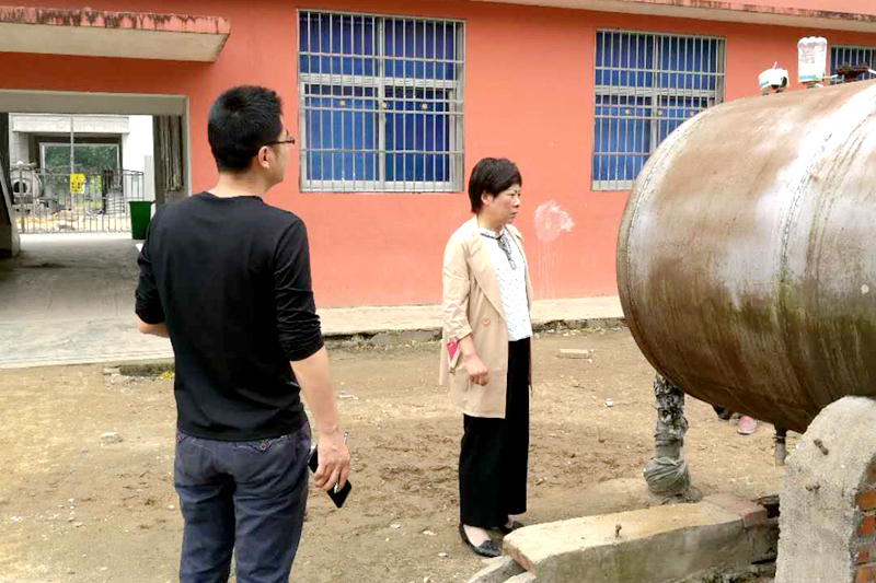 潢川县教体局领导莅临黄湖小学检查指导工作3.jpg