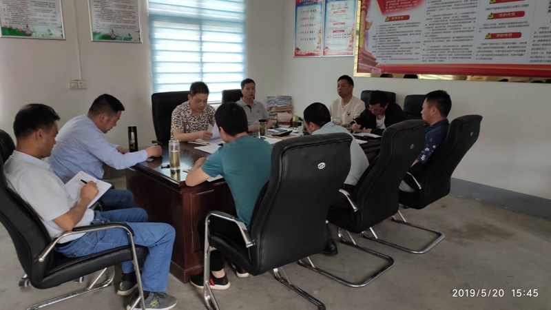双柳树镇中学召开强化防溺水安全教育专题会.jpg