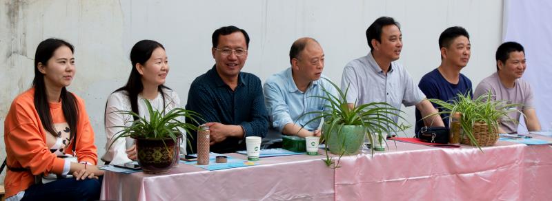 校领导出席文艺汇演.jpg