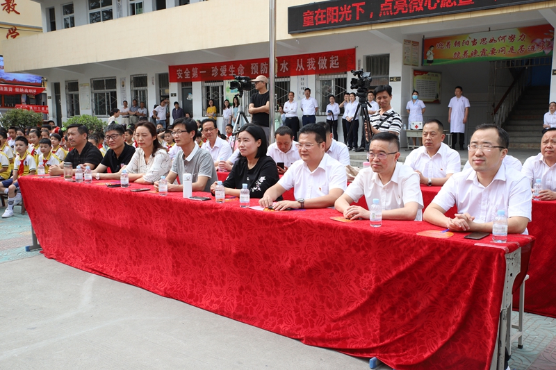 参会领导.jpg