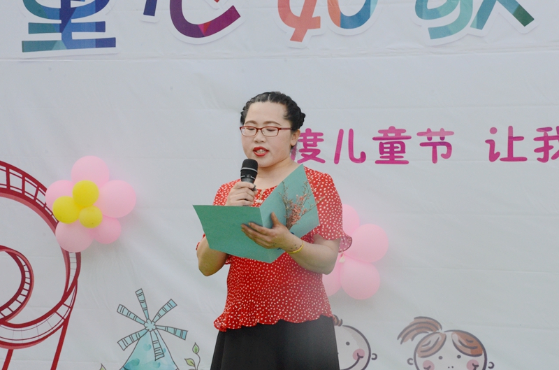 家长代表讲话.JPG