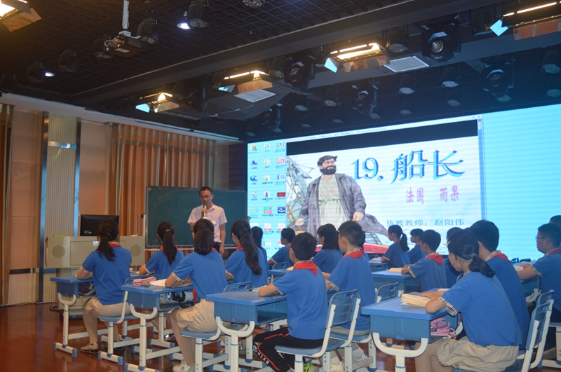 8赵阳伟老师在上课.JPG