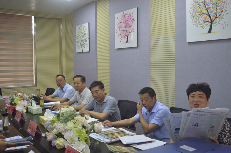 3周卫校长汇报家长学校工作.JPG