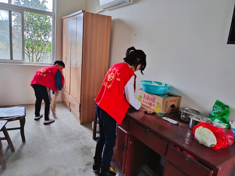 小小志愿者.jpg