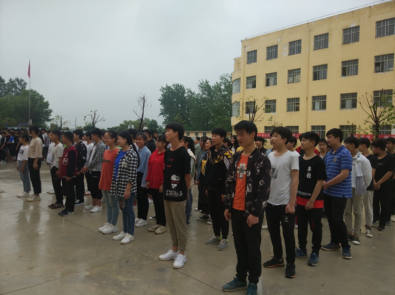 仪式活动参加学生.jpg