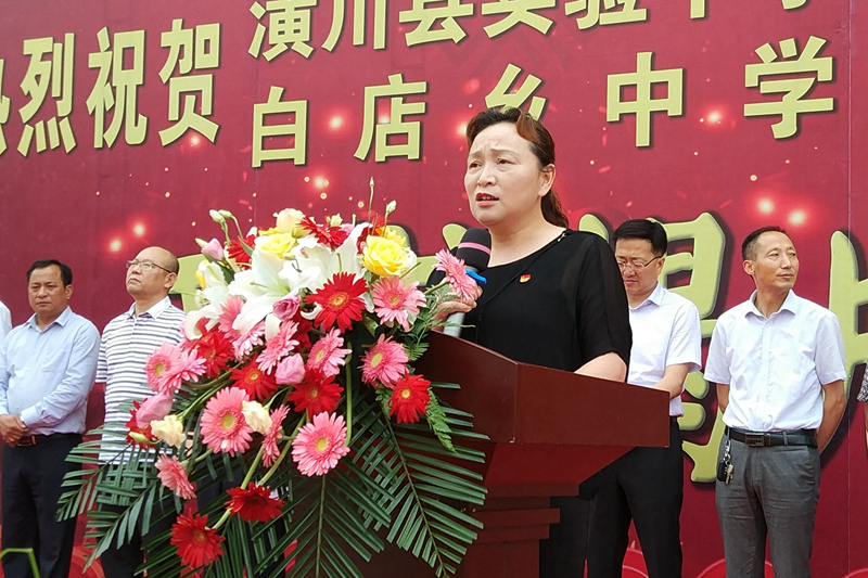 实验中学校长吴德云讲话.jpg