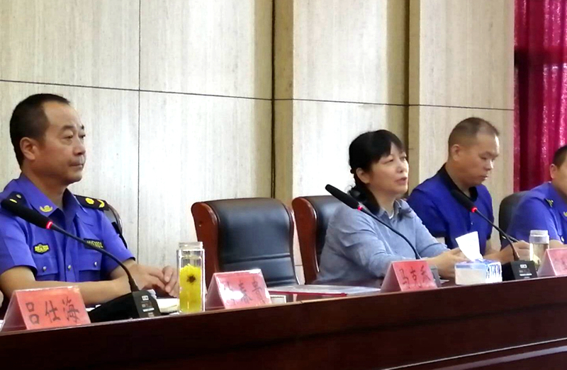 县委宣传部副部长、文明委主任杨玉清对县城市管理局及执法大队积极创建文明单位作重要讲话.jpg