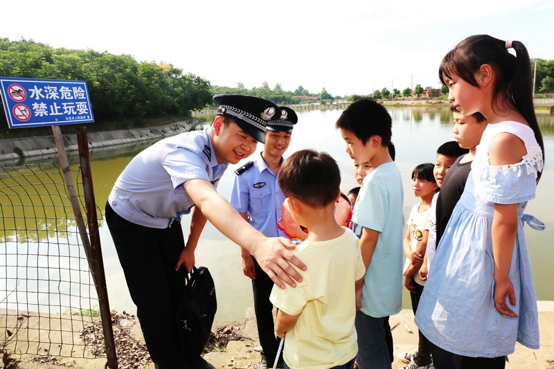 潢川民警：开展暑期防溺水安全教育！1    6V0A1919.JPG