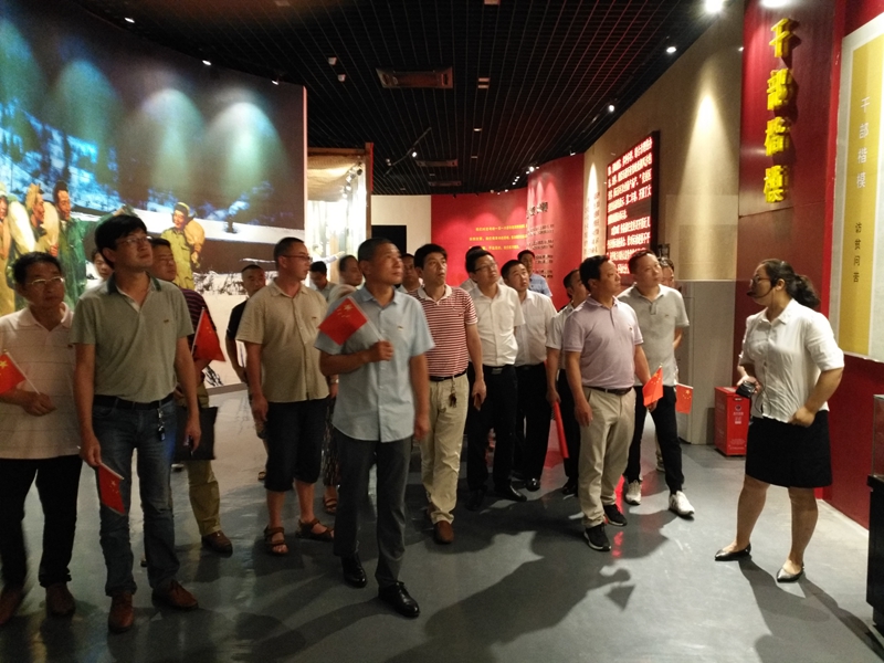 仁和中学全体党员赴兰考县开展主题党日活动8.jpg