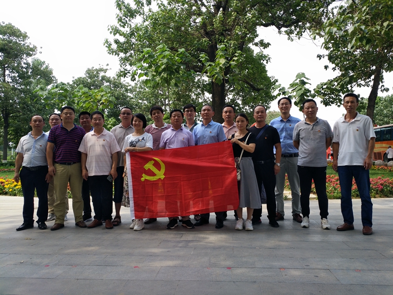 仁和中学全体党员赴兰考县开展主题党日活动11.jpg