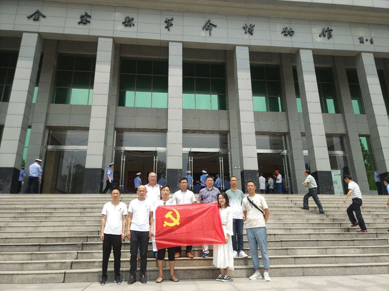 白店中学党员金寨革命博物馆接受红色教育.jpg