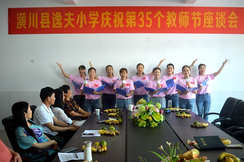 1诗朗诵《九月飞歌》.JPG