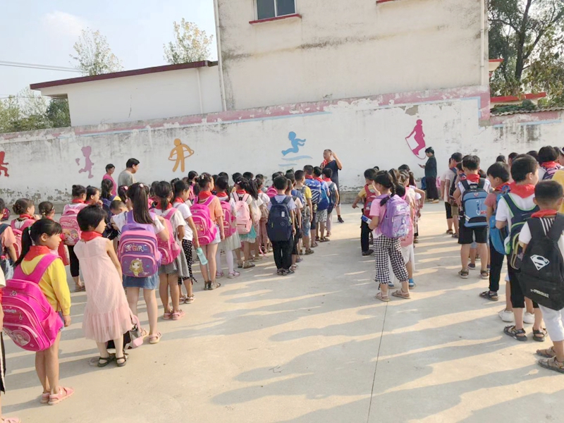 彭寨小学赵全明校长安排假期放假学生在家任务.jpg