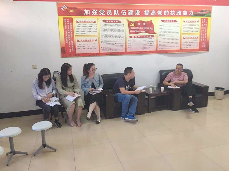 卜塔集中学联盟学校同仁评课.jpg 卜塔集中学联盟学校同仁评课.jpg