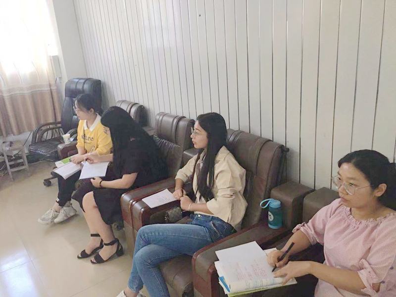 新教师发言.jpg 新教师发言.jpg