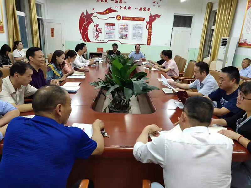 潢川一中初中部全体党员参加了专题会.jpg