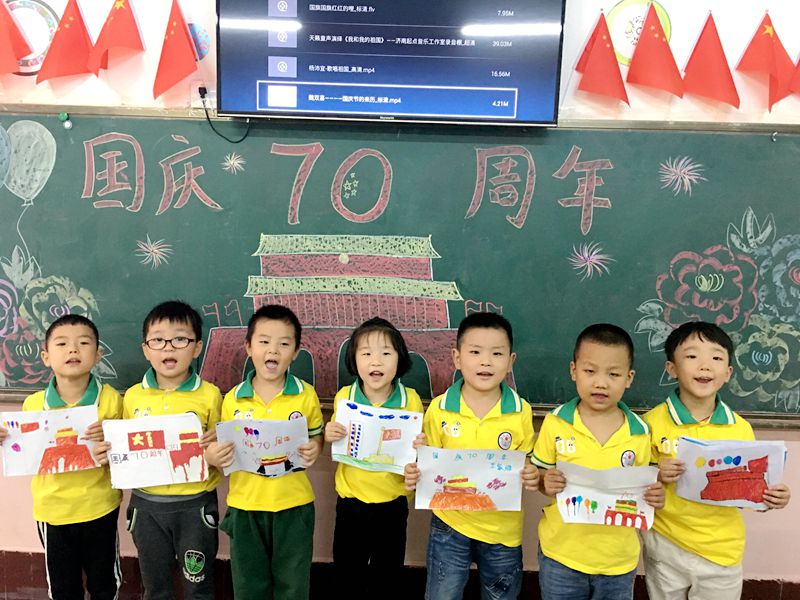 2逸夫幼儿园庆国庆 (1).jpg