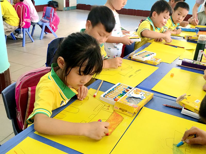 2逸夫幼儿园庆国庆 (4).jpg