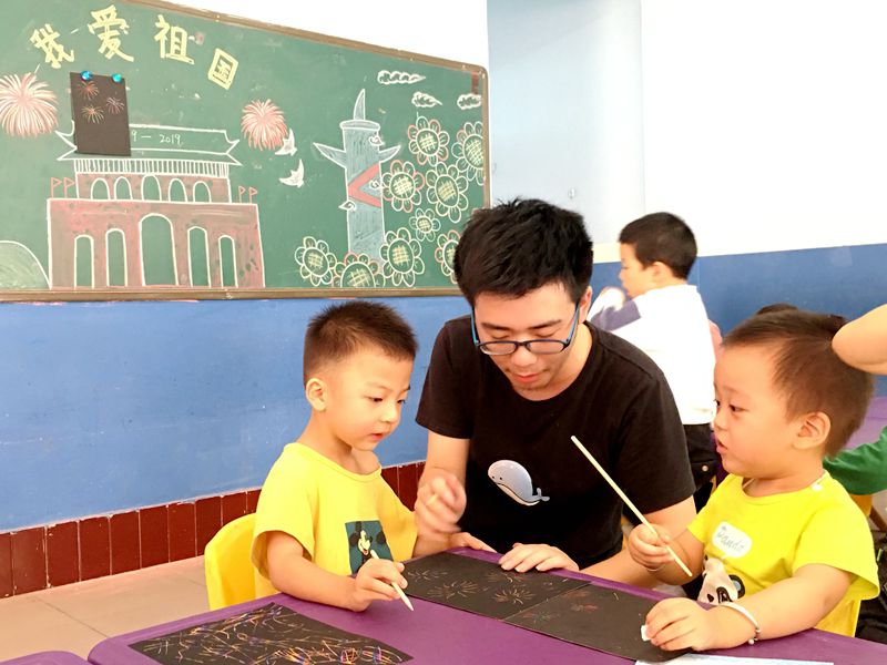 2逸夫幼儿园庆国庆 (9).jpg