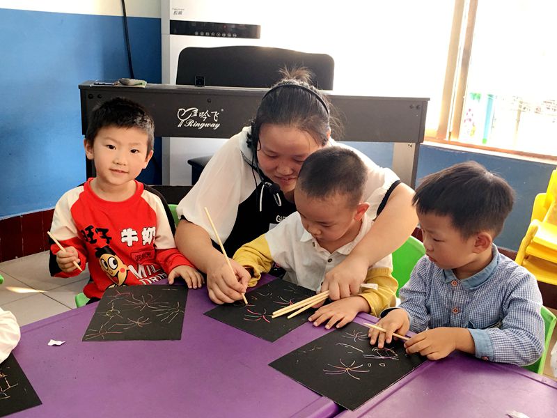 2逸夫幼儿园庆国庆 (11).jpg