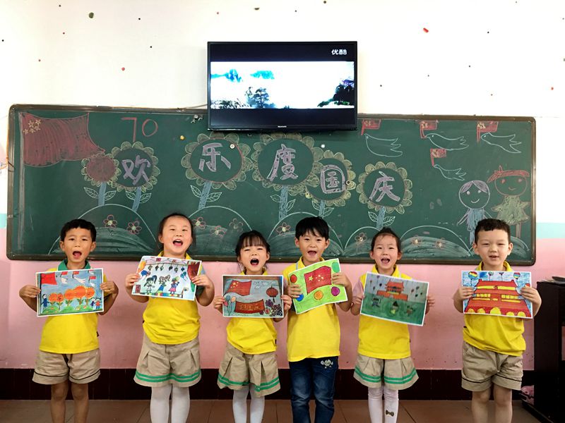 2逸夫幼儿园庆国庆.jpg