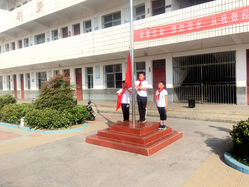 国庆升旗仪式.jpg