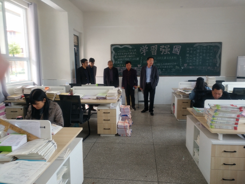 教体局副主任科员余伟一行来仁和中学督导主题教育学习工作1.jpg