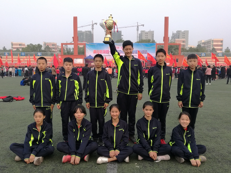 14逸夫小学运动队.jpg