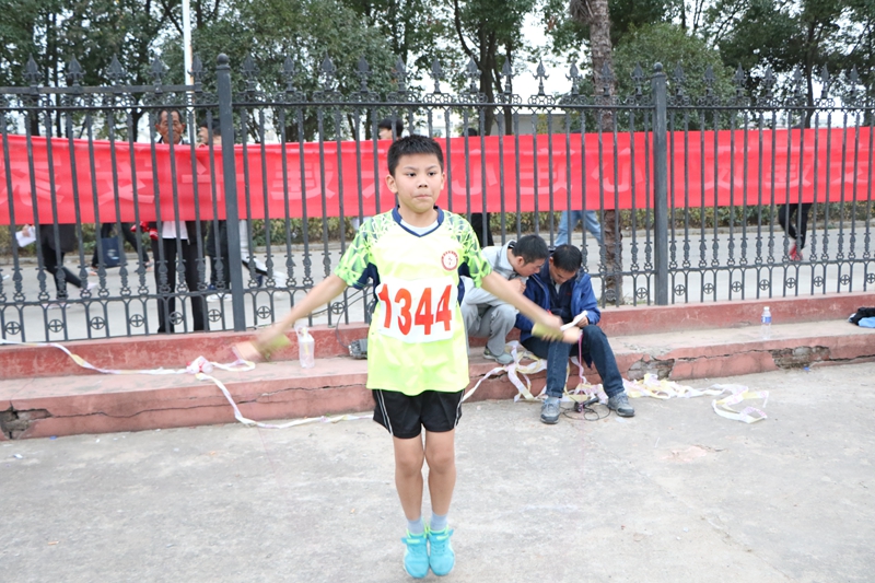 潢川一小在第45届中小学生田径运动会上取得优异成绩3.JPG