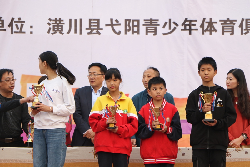 潢川一小在第45届中小学生田径运动会上取得优异成绩5.JPG