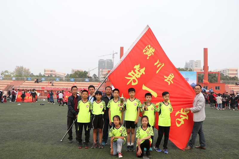 潢川一小在第45届中小学生田径运动会上取得优异成绩6.JPG