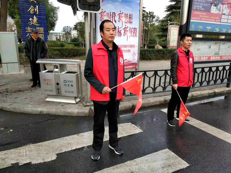 志愿者正在开展文明交通志愿服务活动.jpg