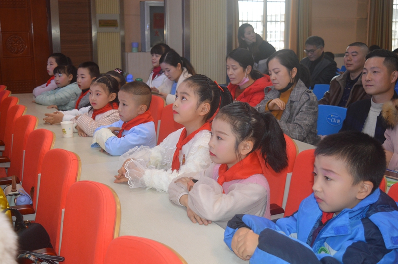 8小听众们聚精会神.jpg