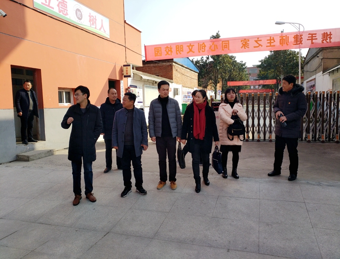 潢川县文明副主任尹丽一行莅临仁和中学检查指导文明校园创建工作.jpg