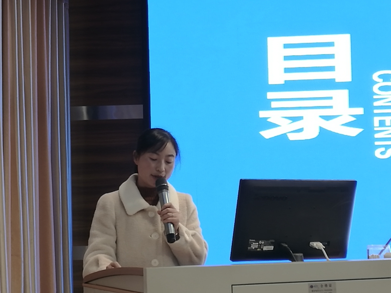 6张冬红老师作报告.jpg