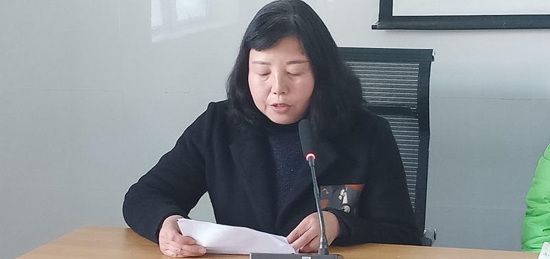 8家长代表发言.jpg
