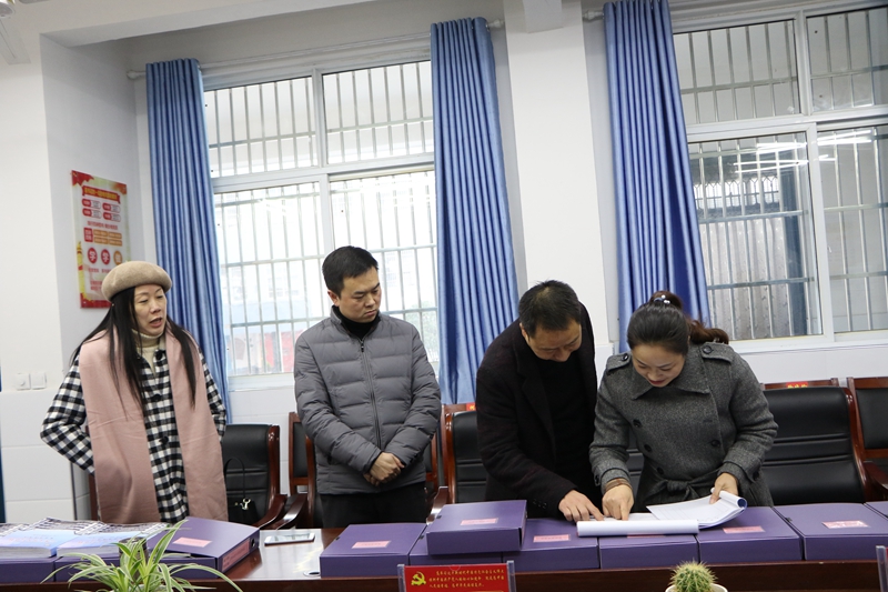 县文明创建工作考核组莅临潢川一小检查指导文明校园创建工作2.JPG