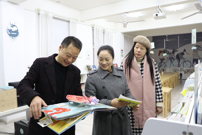 县文明创建工作考核组莅临潢川一小检查指导文明校园创建工作3.JPG