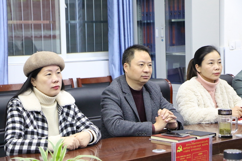 潢川一小组织党员干部参观“伟大历程 辉煌成就——庆祝中华人民共和国成立70周年大型成就展”网上展馆2.JPG