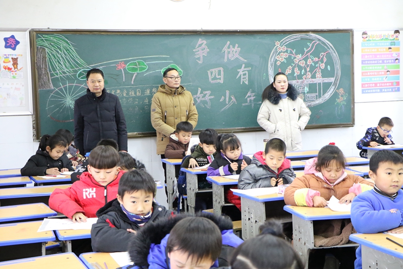 潢川一小认真组织期末学业水平测试1.JPG