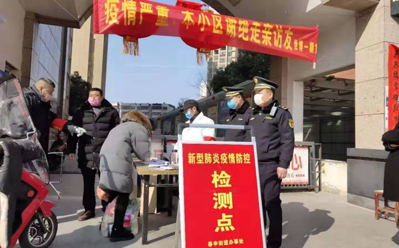 执法人员定点执勤  严控杜绝疫情传播.jpg